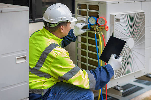 Professional Hvac technician working in Hanover Park, IL